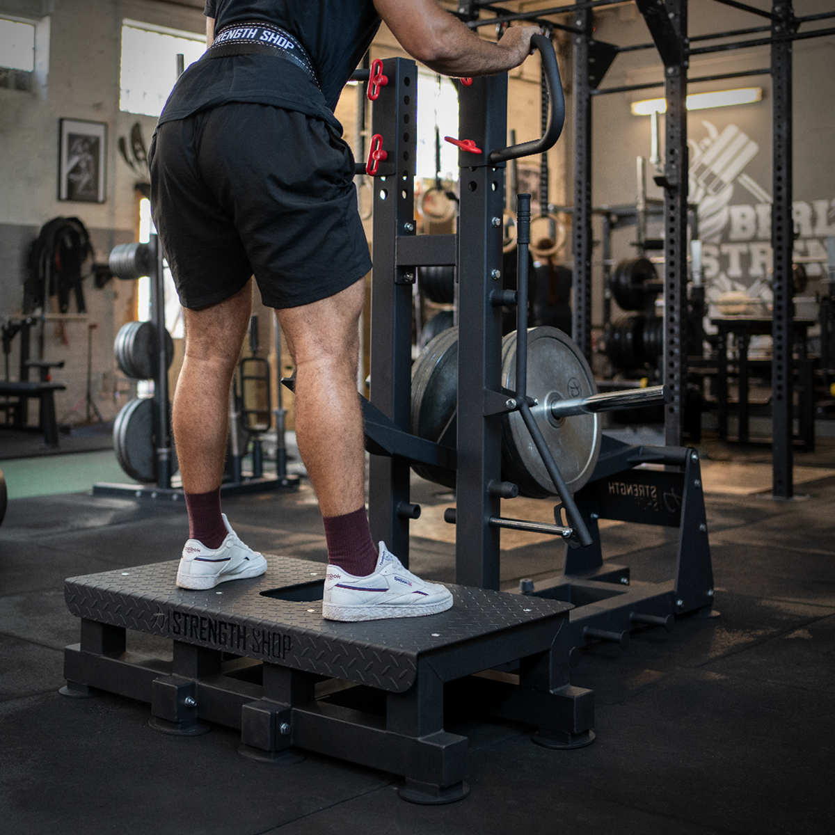 strength-shop-riot-belt-squat-machine-inkl-beugegurt-karabiner image 3