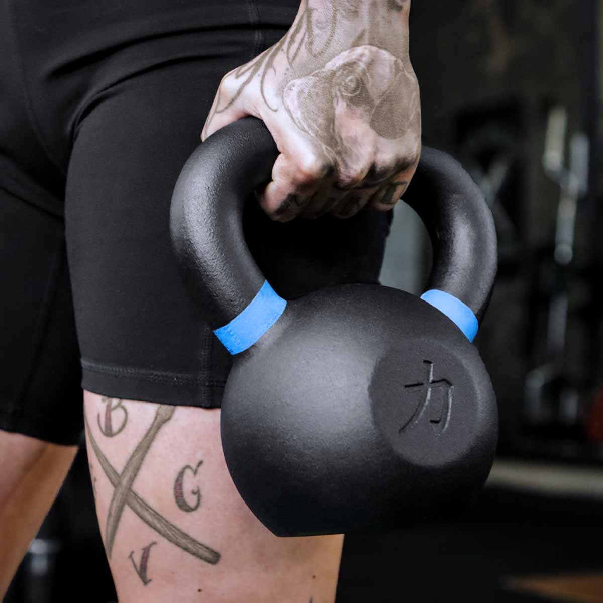 strength-shop-gusseiserne-kettlebell-pulverbeschichtet-4-64kg image 4