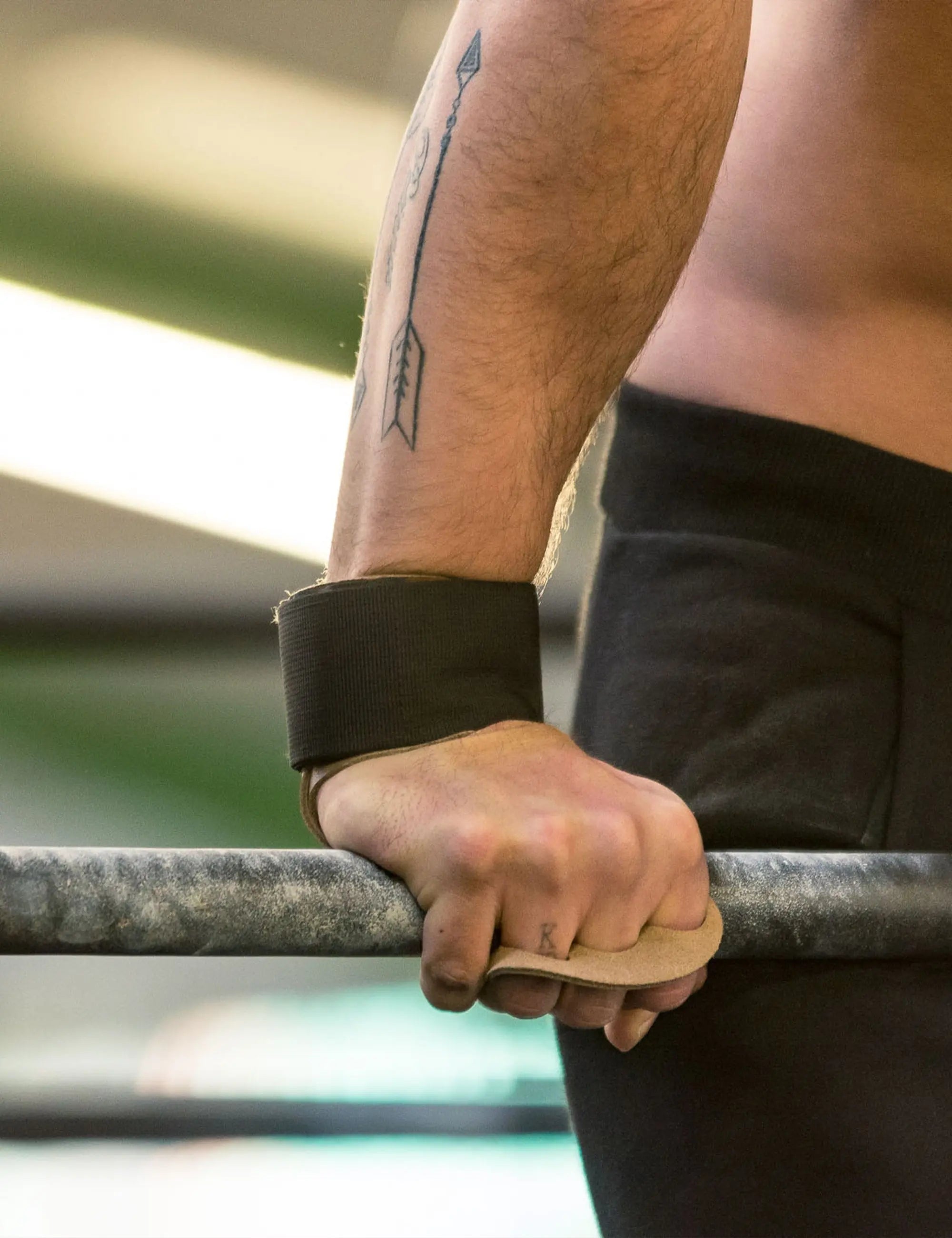 gornation-workout-hand-grips-leder-griffschutz-mit-handgelenkbandage image 4