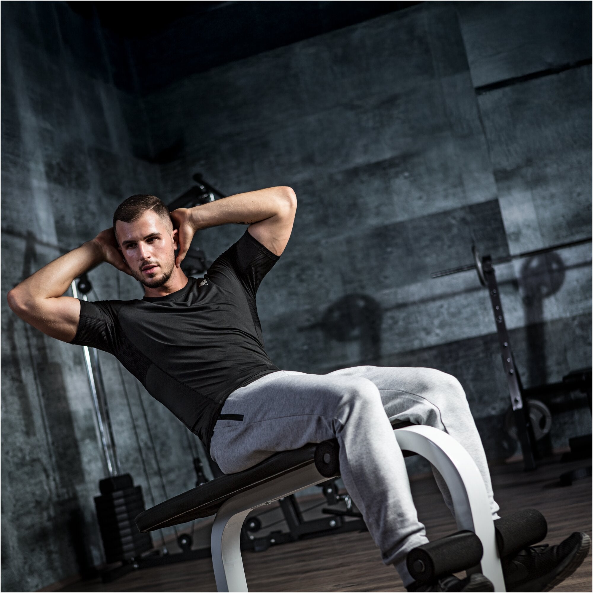 gorilla-sports-sit-up-hantelbank-wei-schwarz-flachbank image 2