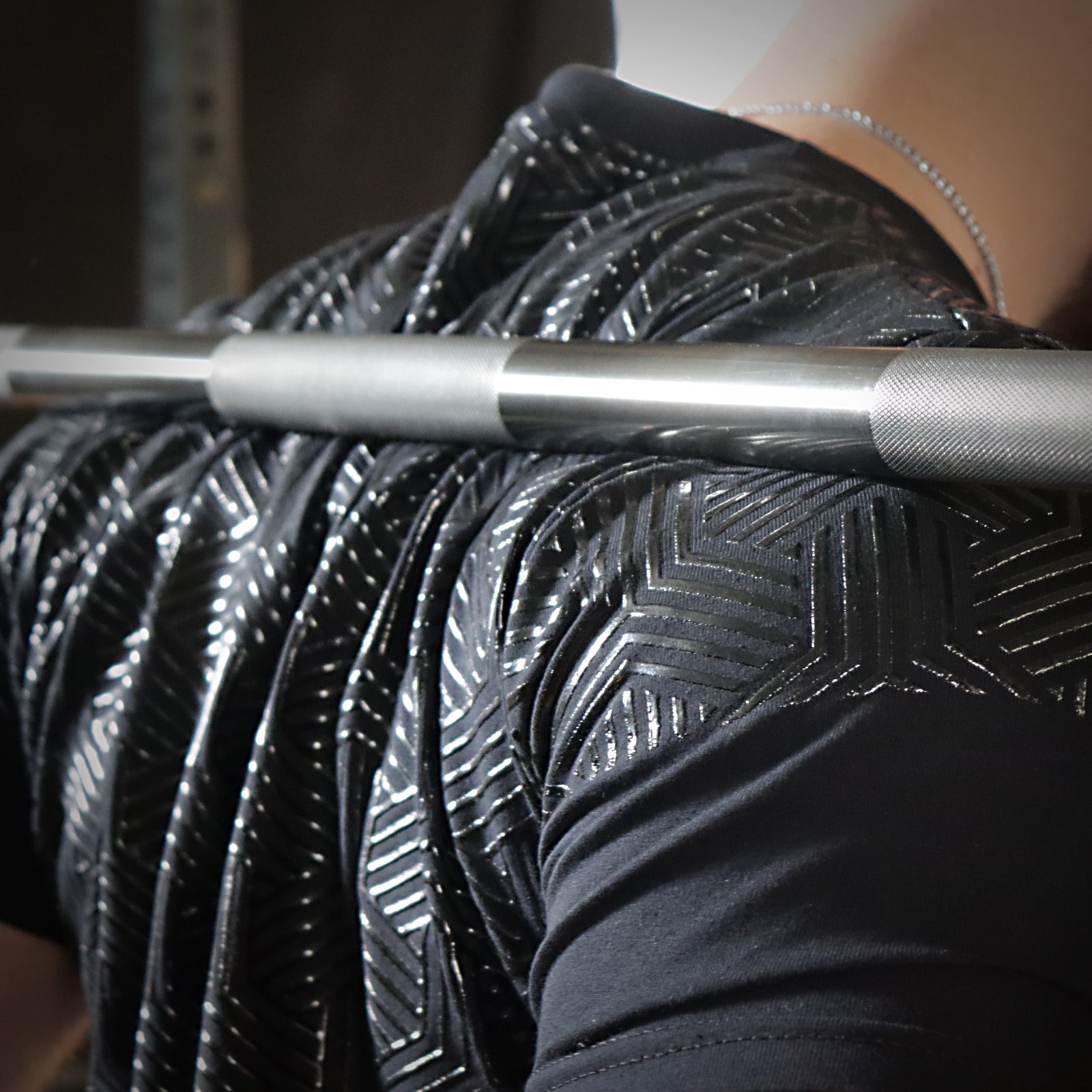 strength-shop-barbell-grip-shirt-schwarz-langhantel-grip-shirt image 2