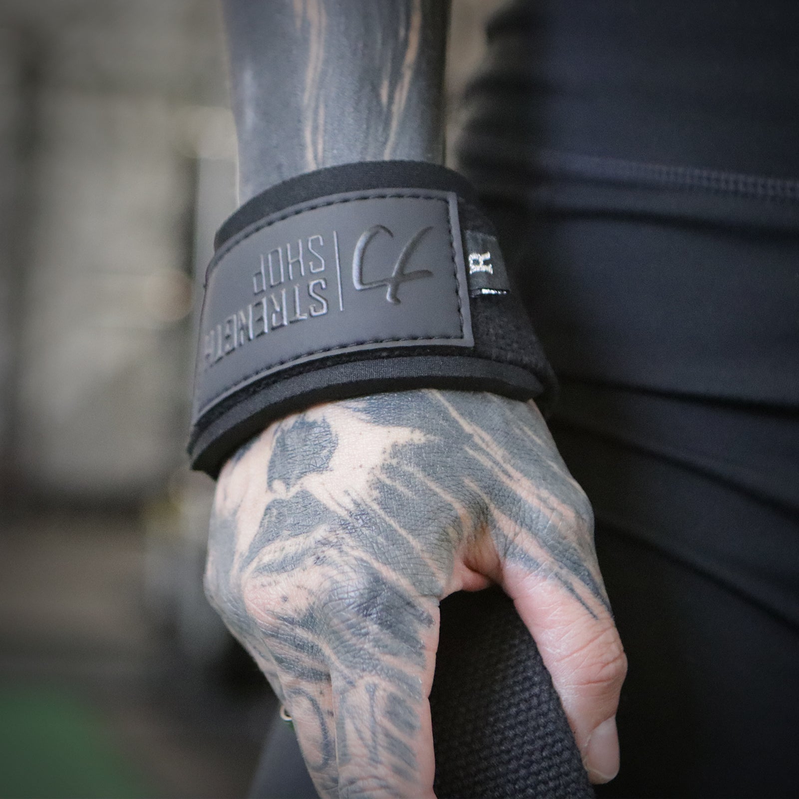 strength-shop-stealth-black-pro-lifting-straps-50cm-oder-65cm image 6