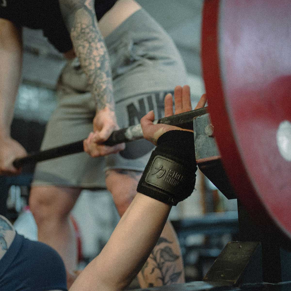 strength-shop-stealth-black-handgelenkbandagen-medium-wrist-wraps-30cm-60cm-90cm image 7