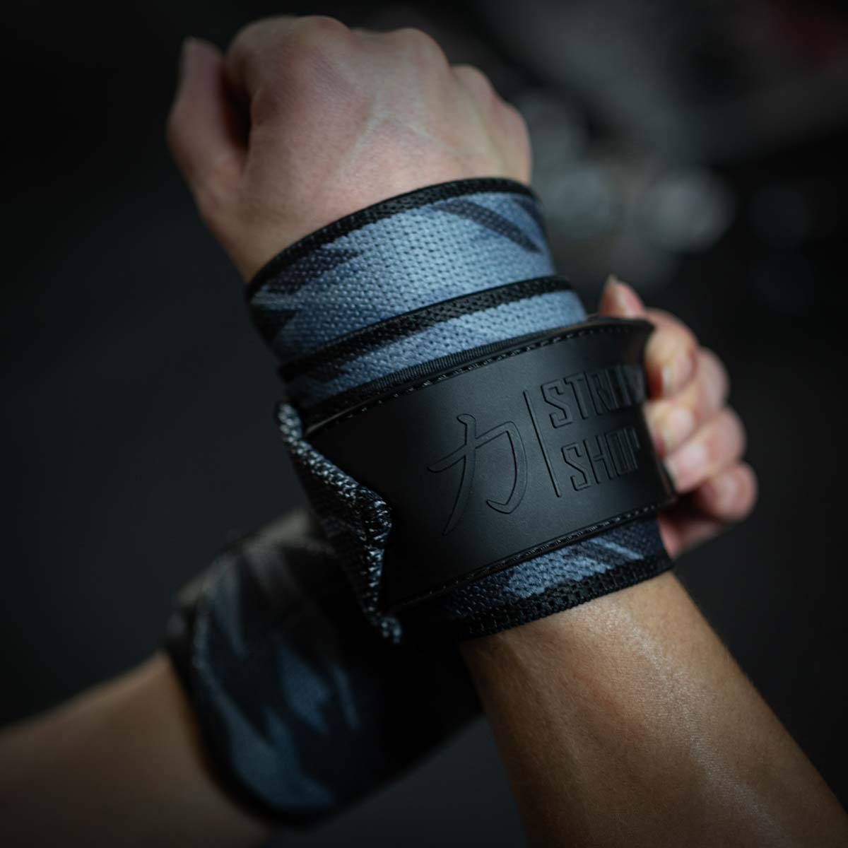 strength-shop-handgelenkbandagen-fest-dark-camo-ipf-bvdk-standard image 7