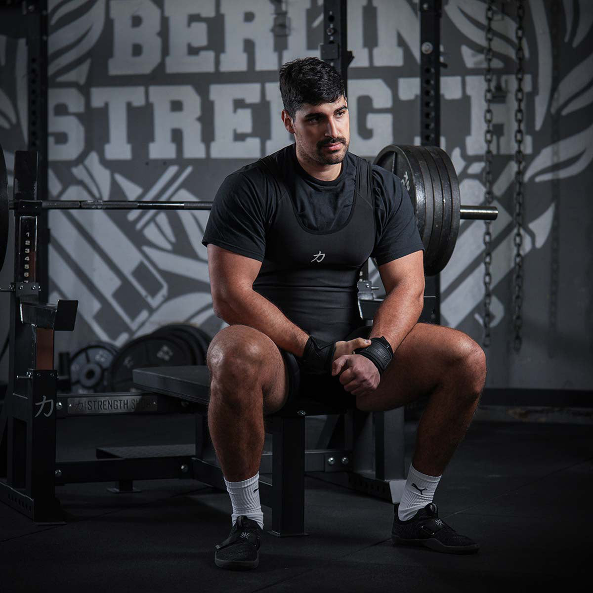 strength-shop-unisex-singlet-trikot-schwarz-mit-grauem-logo-ipf-zertifiziert image 7