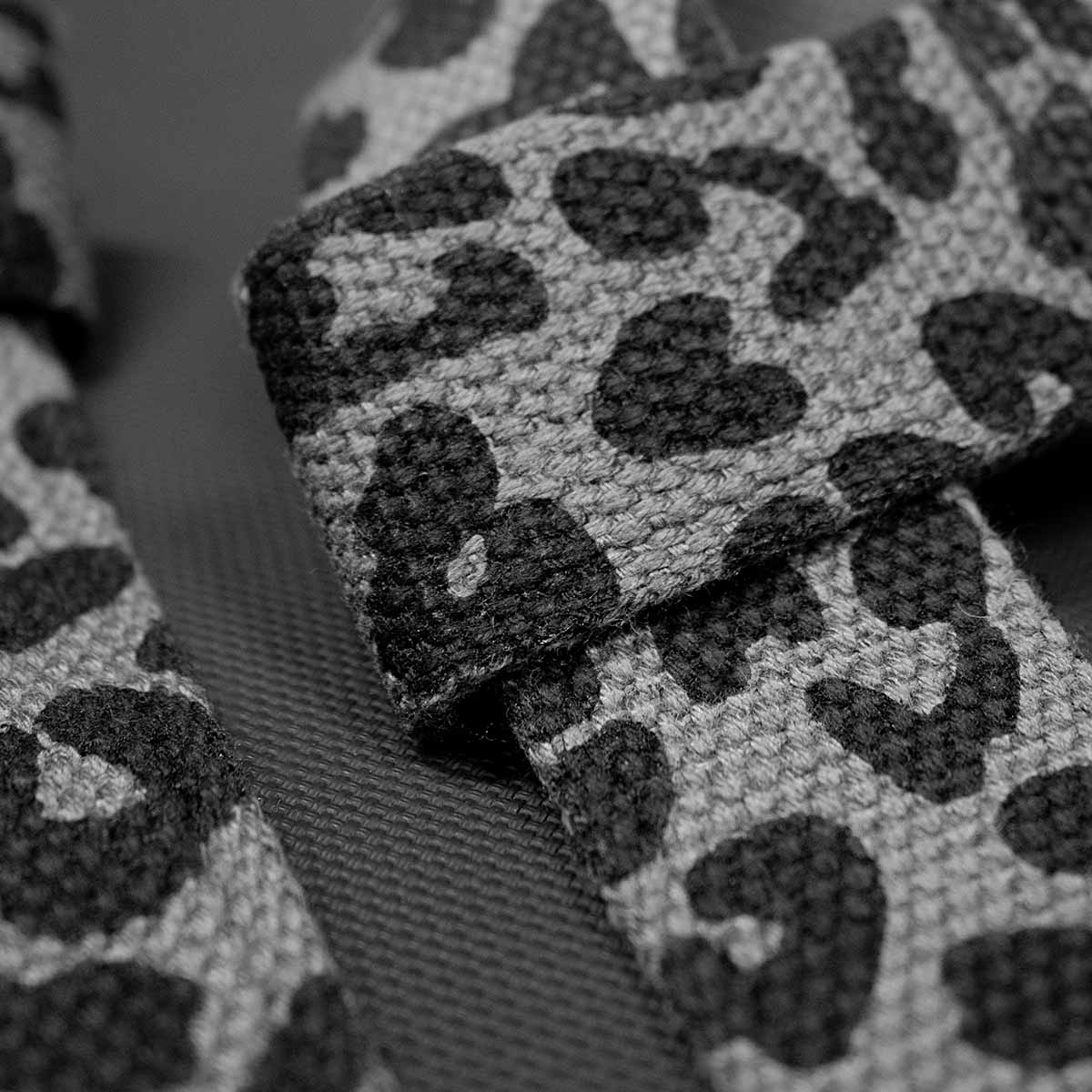 strength-shop-originals-lifting-straps-dark-leo-cotton-zughilfen-paar image 5
