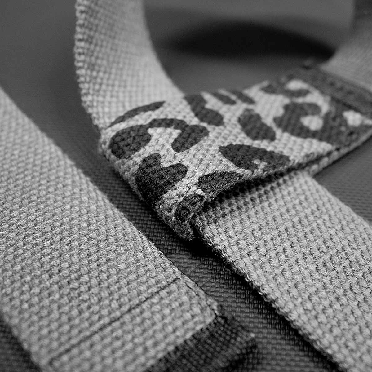strength-shop-originals-lifting-straps-dark-leo-cotton-zughilfen-paar image 3