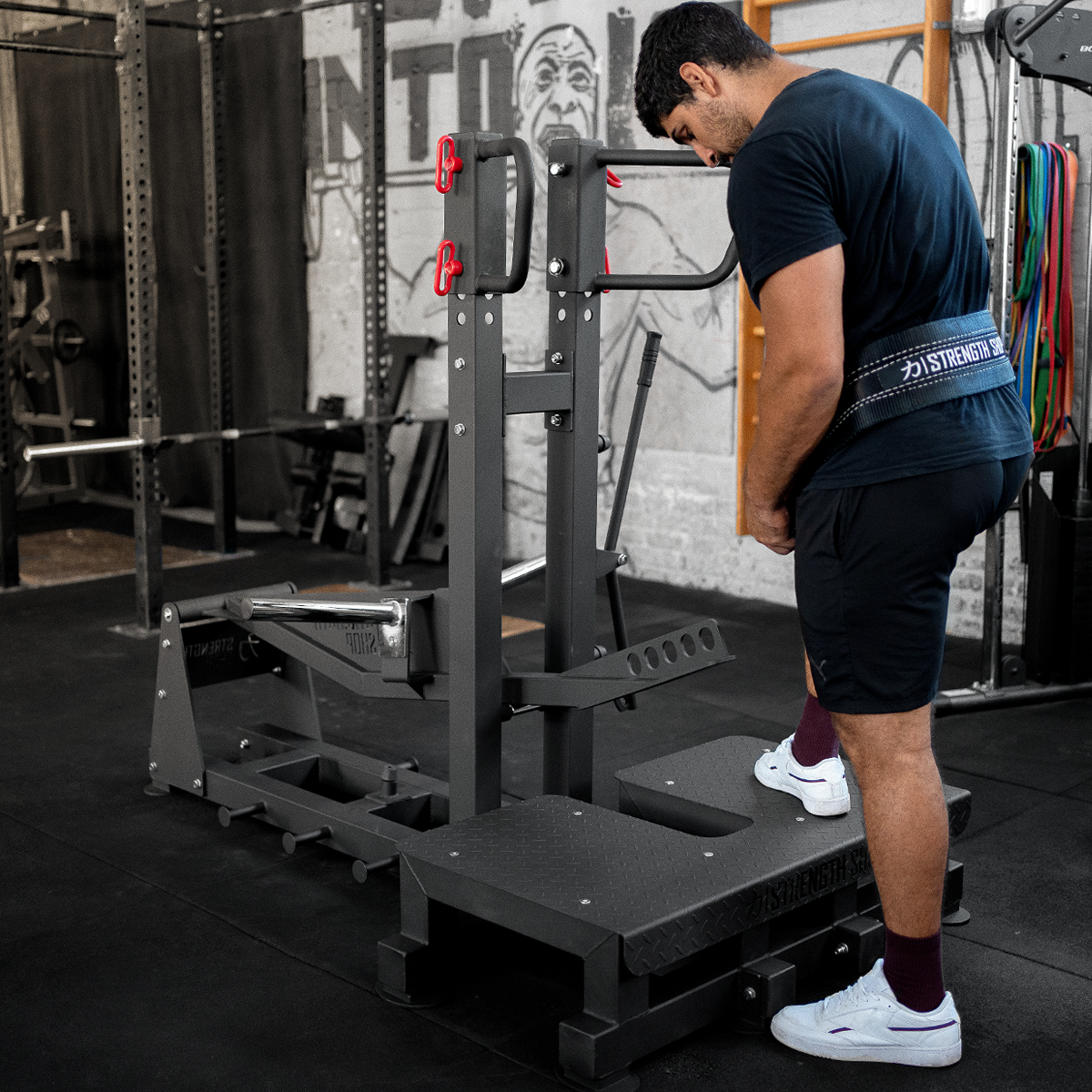 strength-shop-riot-belt-squat-machine-inkl-beugegurt-karabiner image 4