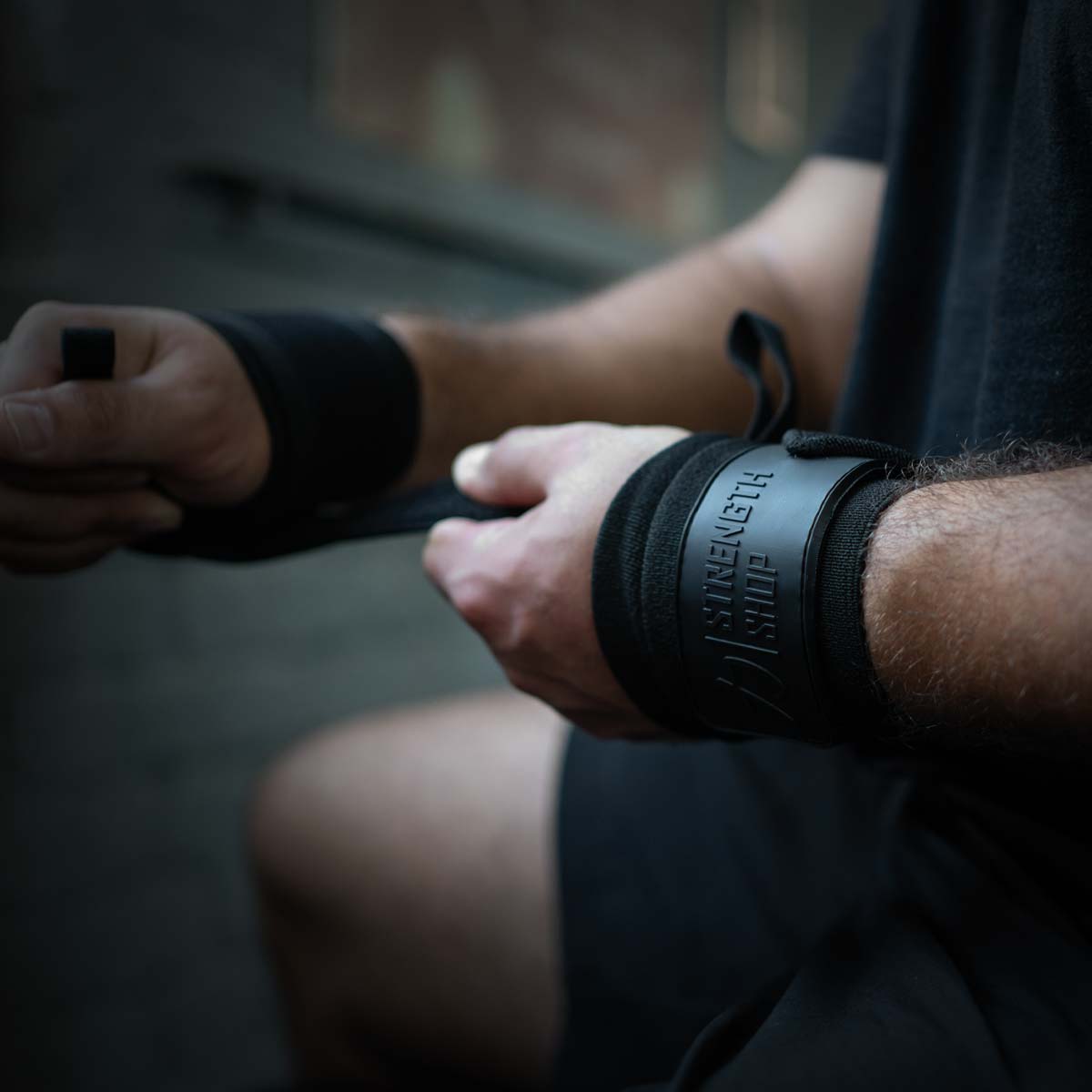 strength-shop-super-heavy-handgelenkbandagen-stealth-ipf-60cm-90cm image 7