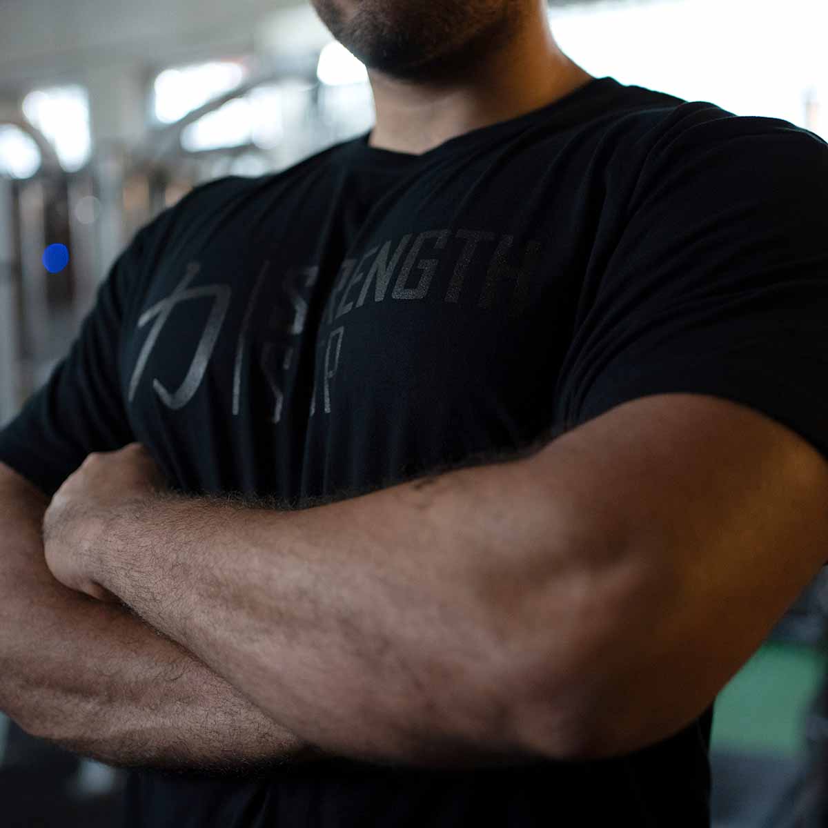 strength-shop-strength-wear-logo-t-shirt-v3-t-shirt-all-black image 3