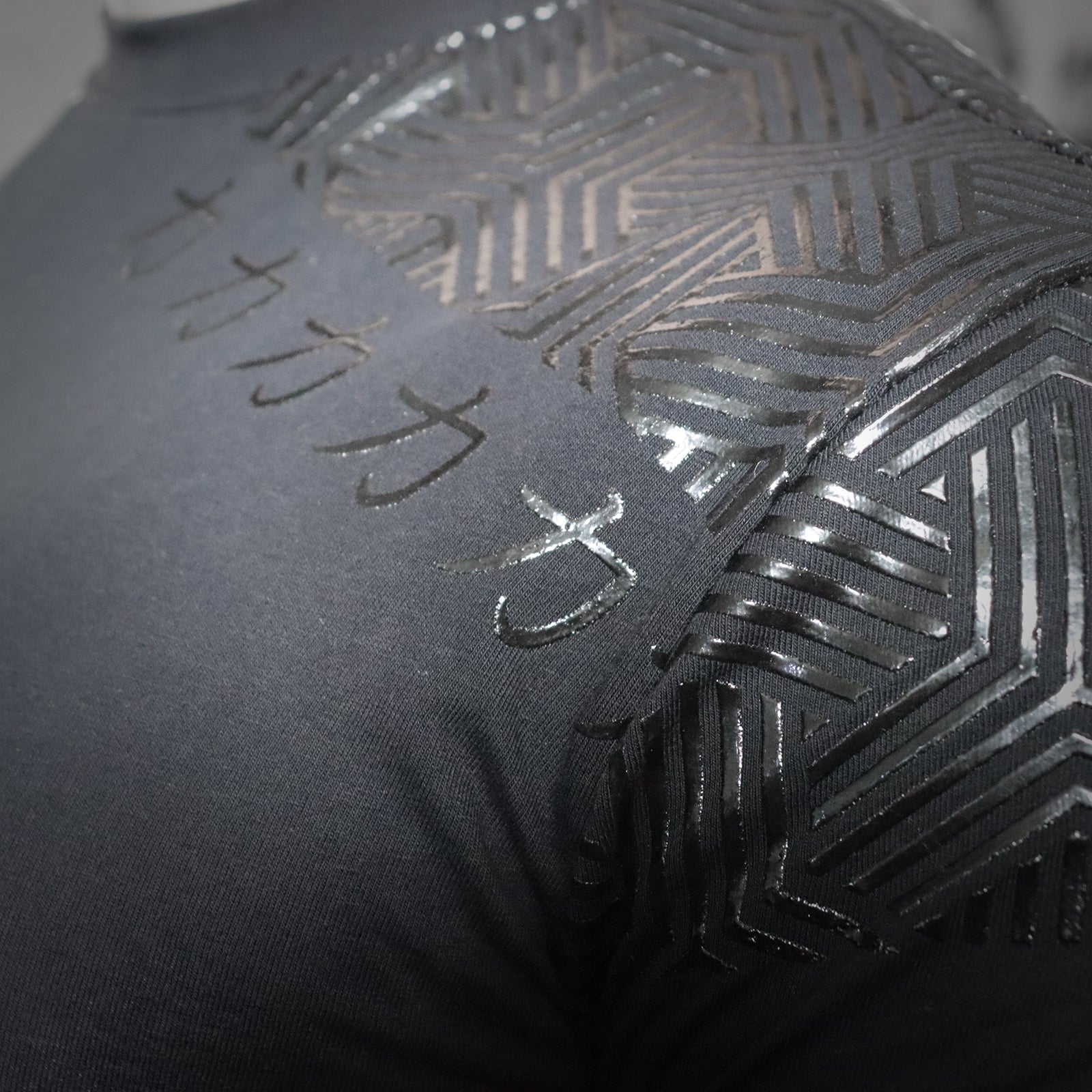 strength-shop-barbell-grip-shirt-schwarz-langhantel-grip-shirt image 6