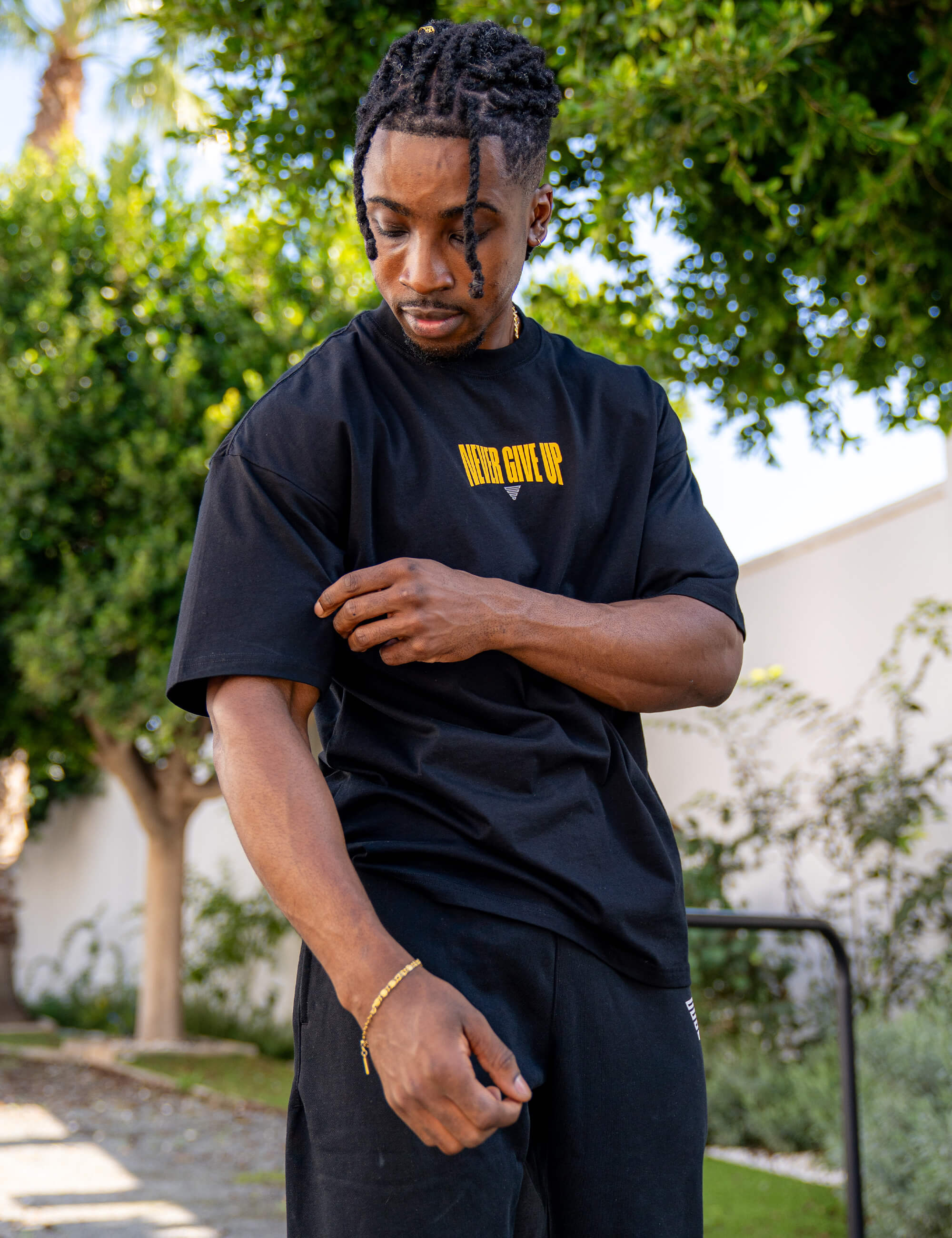 gornation-never-give-up-oversized-t-shirt-limited-edition image 4
