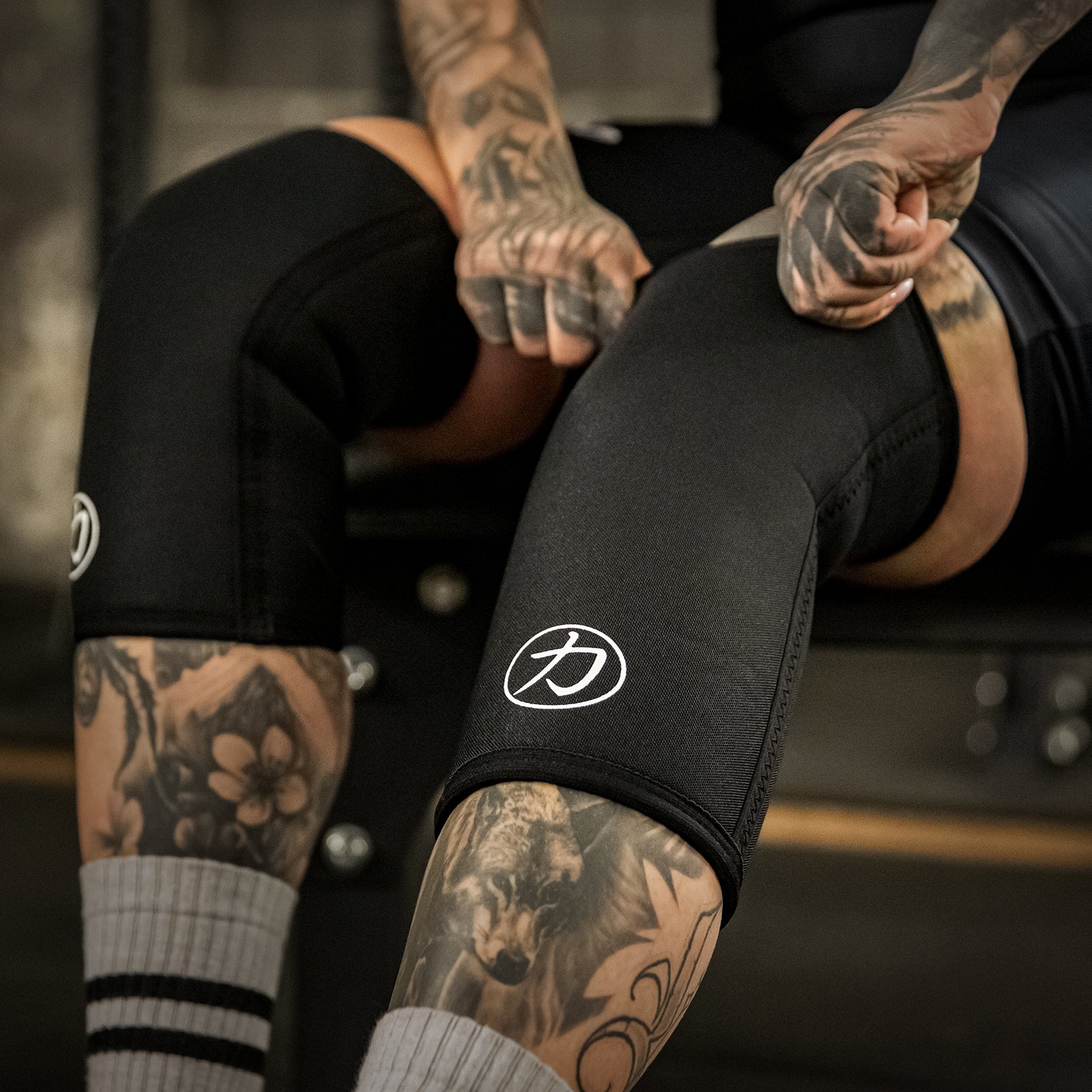 strength-shop-5mm-neoprene-knee-sleeves-black-paar image 2